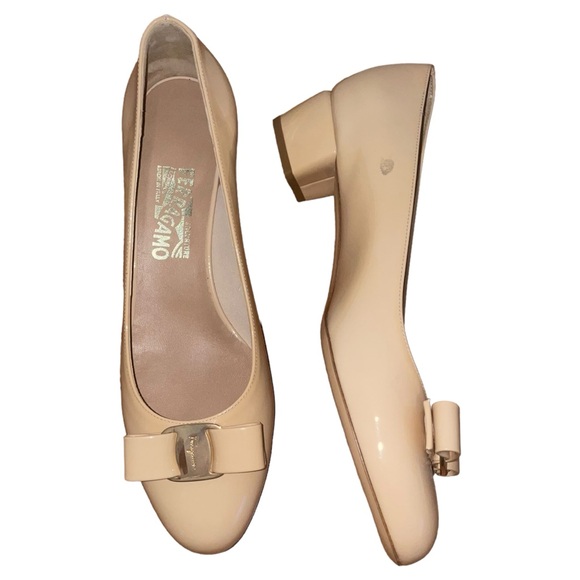 SALVATORE FERRAGAMO Vara Pump Low
Heel Bow Napak Nude Amaretti Size 9.5 C New - Picture 6 of 16